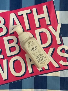 NWT Bath & Body Works Backyard Honeysuckle Foaming Hand Soap